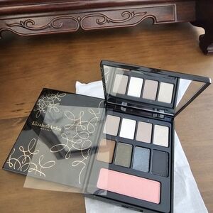 Elizabeth Arden Eyeshadow Palette with Pink and Green Shades